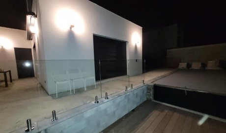 Installation garde-corps en verre avec pied en inox à Brignais 